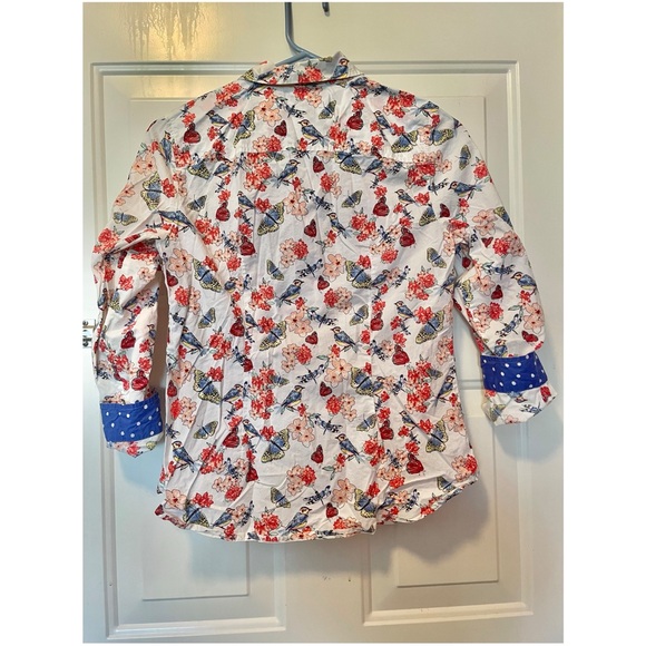 Talbots Wrinkle Resistant Floral Butterfly 3/4 Sleeve Button Down Shirt Size 4P - Picture 2 of 5